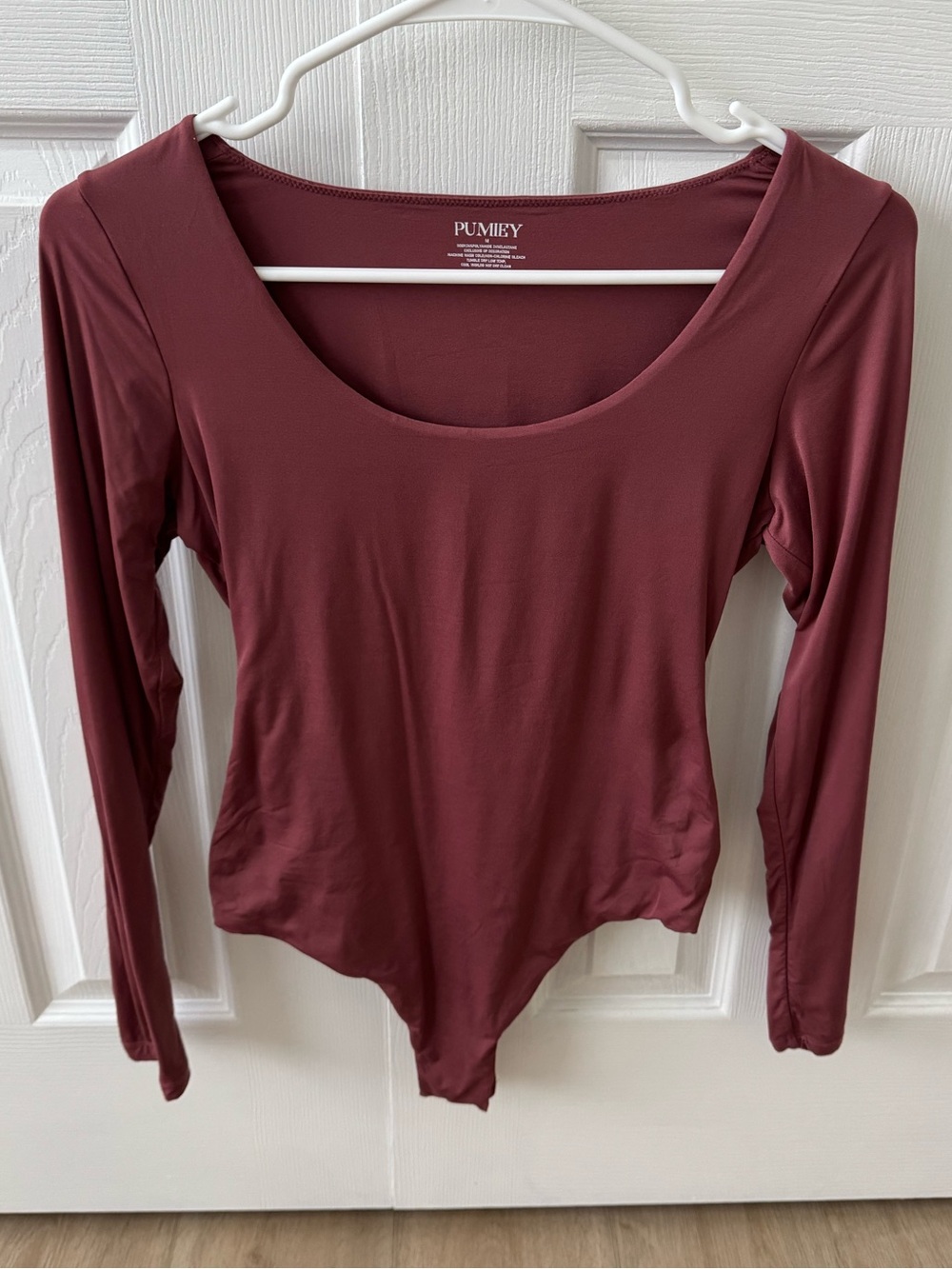 Women's Long-Sleeve Scoop Neck Bodysuit